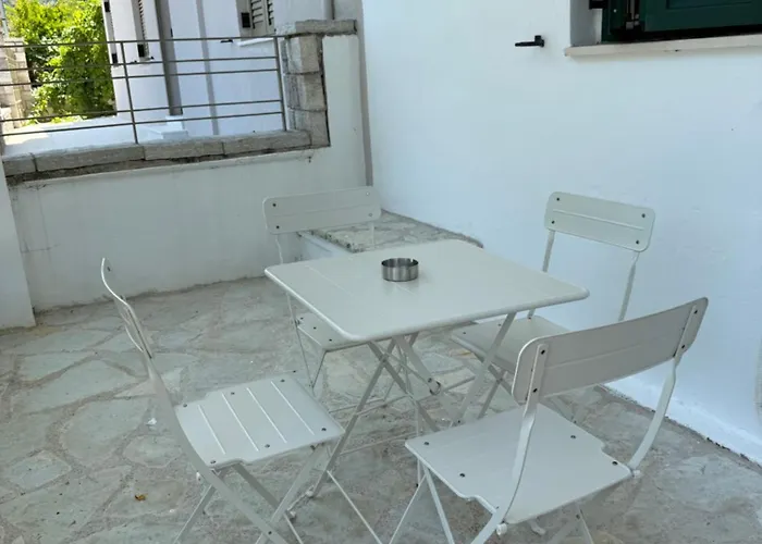 Billy's Luxury Apartment Vlikhón