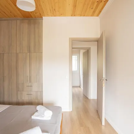 Billy's Luxury Apartment Vlikhon