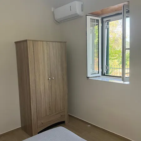 아파트 Billy's Luxury Vlikhón